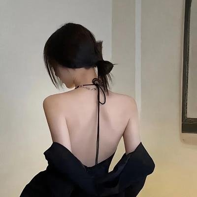 挥著翅膀的女孩