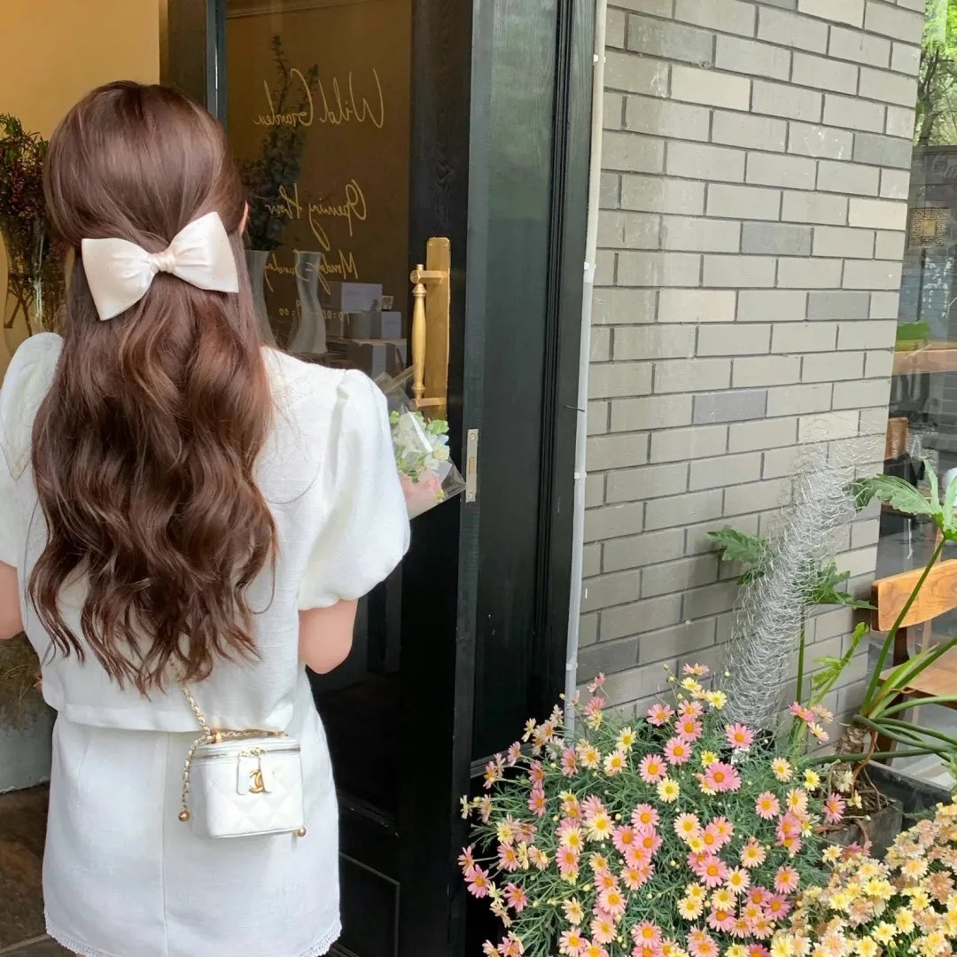 闭上眼睛活着很容易